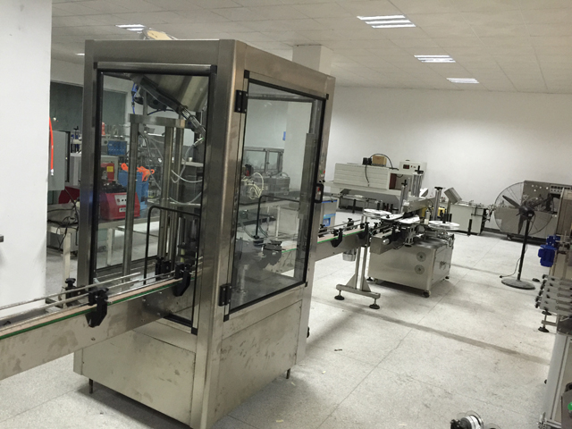 ការដាក់ស្លាកម៉ាស៊ីន capping line.jpg