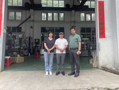 អតិថិជនអ៊ីរ៉ង់