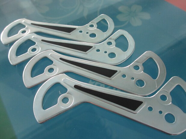 Spout Bags ម៉ាស៊ីនដាក់ស្លាកថង់ផ្លាស្ទិចពាក់កណ្តាលស្វ័យប្រវត្តិសម្រាប់ផ្ទៃរាបស្មើ