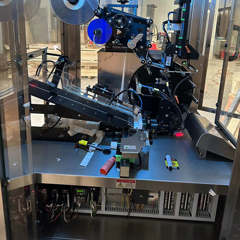 ម៉ាស៊ីនដាក់ស្លាកបំពង់ទន់ផ្លាស្ទិចដោយស្វ័យប្រវត្តិ ជាមួយនឹងប្រព័ន្ធផ្តល់ចំណីតាមបំពង់