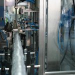 ម៉ាស៊ីនបំពេញដបដោយស្វ័យប្រវត្តិ ការដាក់ស្លាកសញ្ញាក្រដាសកាតុងធ្វើកេស