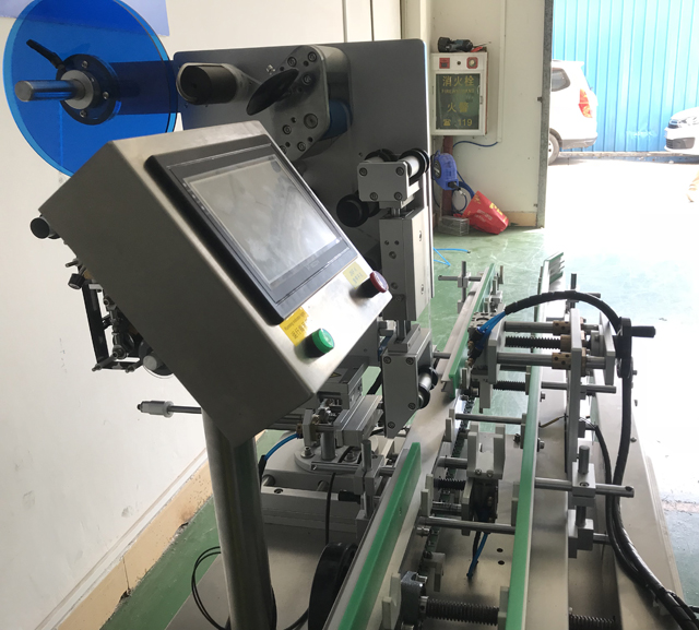 រូបភាពចំហៀងនៅលើម៉ូដែល VK-LBL labeller.jpg