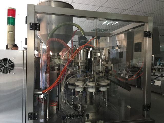 close pictures of tubes filling sealing machines គោលការណ៍ការងារនៃបំពង់បំពេញម៉ាស៊ីនផ្សាភ្ជាប់.jpg