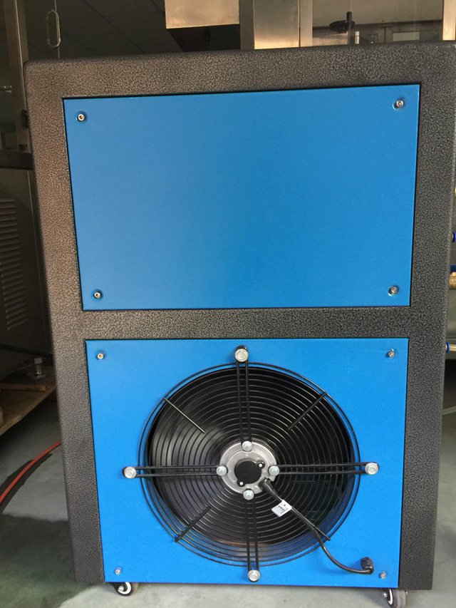 auxilliary equipment for filling sealing machines ម៉ាស៊ីនត្រជាក់សម្រាប់បំពង់បំពេញការផ្សាភ្ជាប់ machineryu.jpg