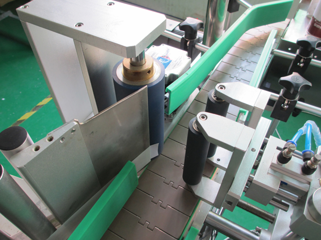 PLC controlling system bottle labeling machine ដបឧបករណ៍ដាក់ស្លាក PLC2.jpg