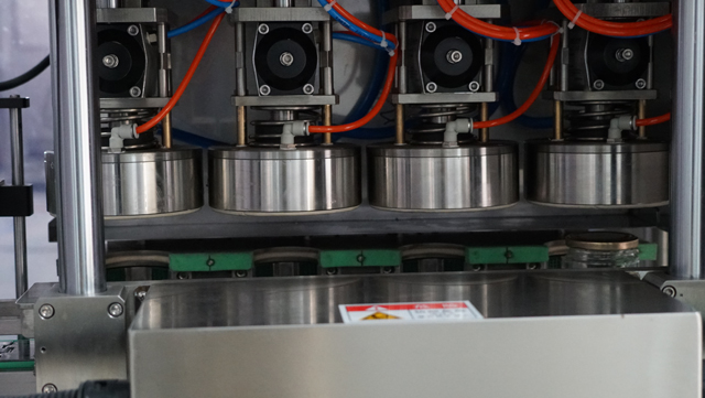 4 HEADS Capper vacuum.jpg