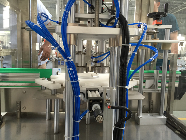 BACK SIDE សម្រាប់តួសំខាន់នៃម៉ាស៊ីនបូមធូលី។jpg