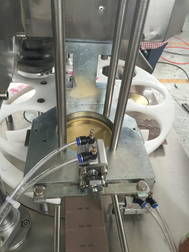 ការផ្សាភ្ជាប់កំប៉ុង machinery.jpg