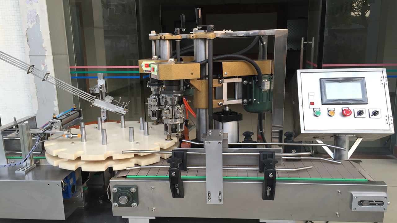 double heads screw capping machine វីសក្បាលពីរ capper.jpg