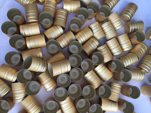 caps samples sent from usa customer for capping machine អាលុយមីញ៉ូ caps.jpg