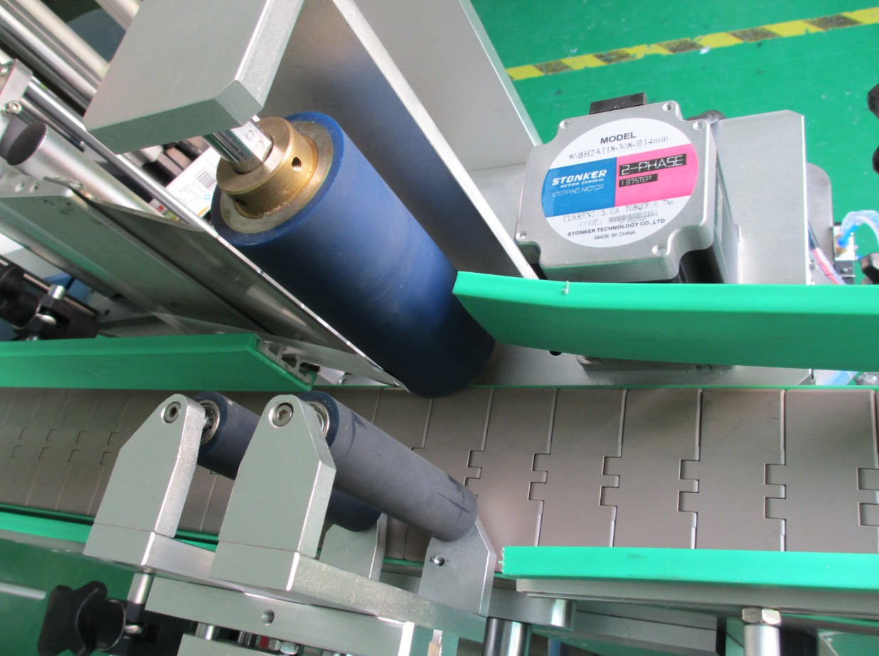 PLC controlling system bottle labeling machine ដបឧបករណ៍ដាក់ស្លាក PLC2.jpg