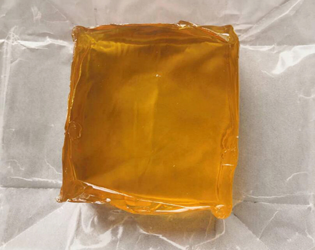 កាវរលាយក្តៅ material.jpg