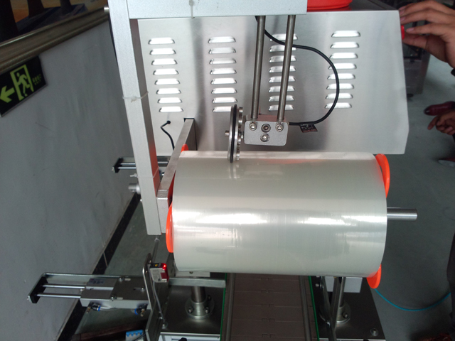 film ready on the roller for jars sealing ខ្សែភាពយន្តសម្រាប់ sealing.jpg