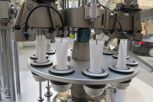 ឧបករណ៍ផ្សាភ្ជាប់បំពង់ line.jpg