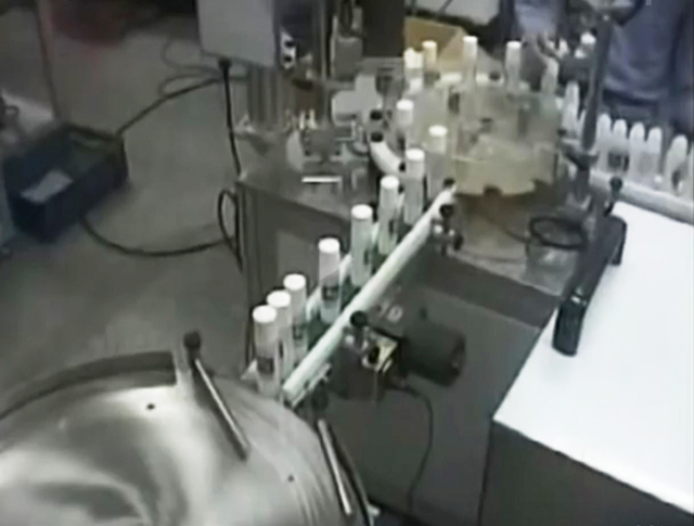 ការបំពេញ capping machinery.jpg