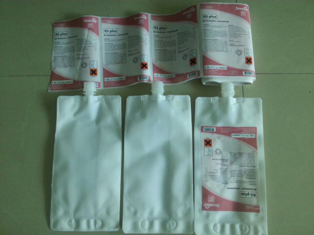 ម៉ាស៊ីនដាក់ស្លាកថង់ពាក់កណ្តាលស្វ័យប្រវត្តិ (4).jpg