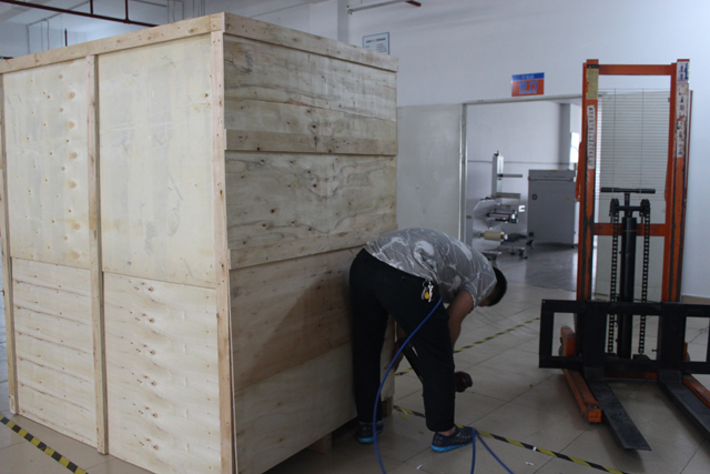 ការវេចខ្ចប់ប្រអប់ឈើសម្រាប់ដាក់ស្លាកផ្តេក (2).JPG