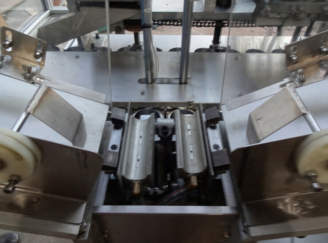 chute សម្រាប់ tubes holders.jpg