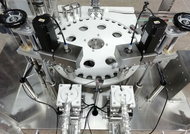 ដបមនុស្សយន្ត feeder.jpg