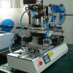 ម៉ាស៊ីនដាក់ស្លាក ដបរាងមូល រាងមូលរាងមូល ជាមួយនឹងម៉ាស៊ីនសរសេរកូដ