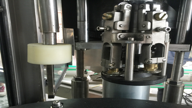 ឧបករណ៍ capper.jpg