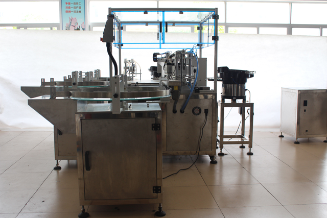 ការបំពេញគម្របប្រេងសំខាន់ៗ machine.jpg