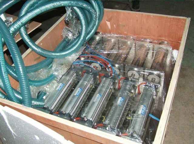 ម៉ាស៊ីនបំពេញក្បាល 4 ក្នុងប្រអប់ឈើ