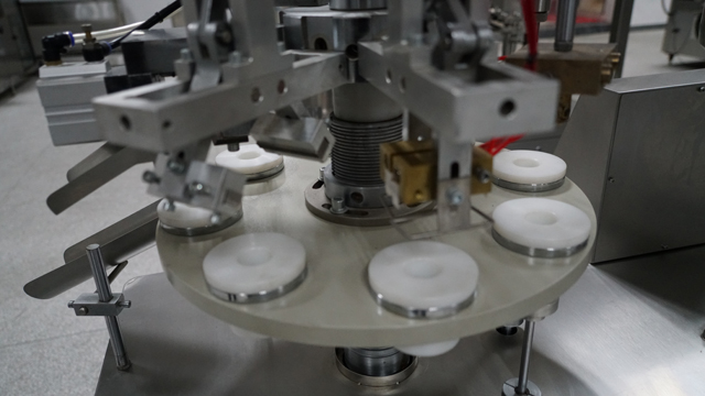 ឧបករណ៍បំពេញបំពង់ពាក់កណ្តាលស្វ័យប្រវត្តិ line.jpg