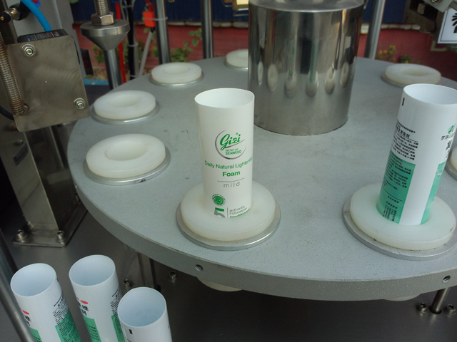tubes for filling sealing tubes filler sealer សម្រាប់ cream.jpg