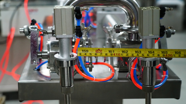 stainless steel connection part for whole filling machines ម៉ាស៊ីនបំពេញជាមួយ SS Steel.jpg