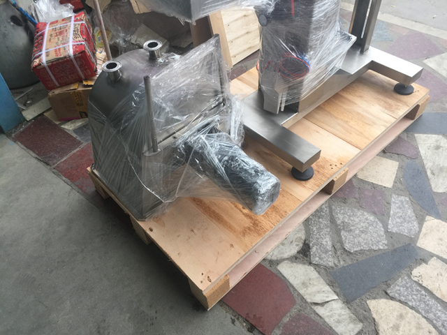 wooden case packaging machinery before shipping ករណីឈើសម្រាប់បំពេញម៉ាស៊ីន.jpg
