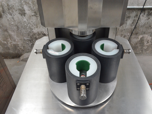 ផ្សិតសម្រាប់ capping jars.jpg