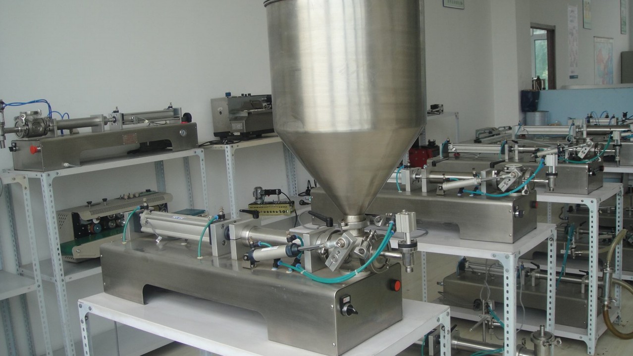liquid cream lotion filling equipment pneumatic ម៉ាស៊ីនបំពេញក្រែម&រាវ.jpg
