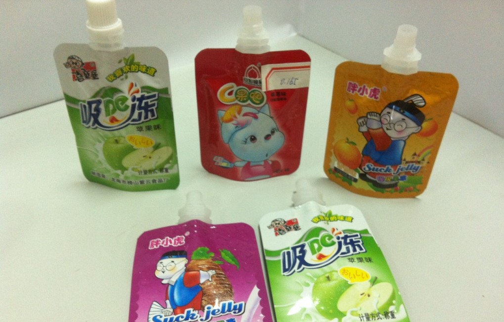 stand up bags for filling ថង់ស្ពាយក្បាលតែមួយ បំពេញដោយ hopper .jpg