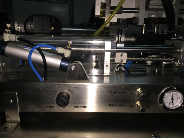 horizontal filling machine for filling process ម៉ាស៊ីនបំពេញផ្តេកសម្រាប់បំពង់បំពេញ sealer.jpg