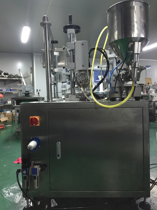 tubes filling ultrasonic sealing machine semi automatic ផ្នែកខាងក្រោយនៃបំពង់បំពេញម៉ាស៊ីនផ្សាភ្ជាប់.jpg