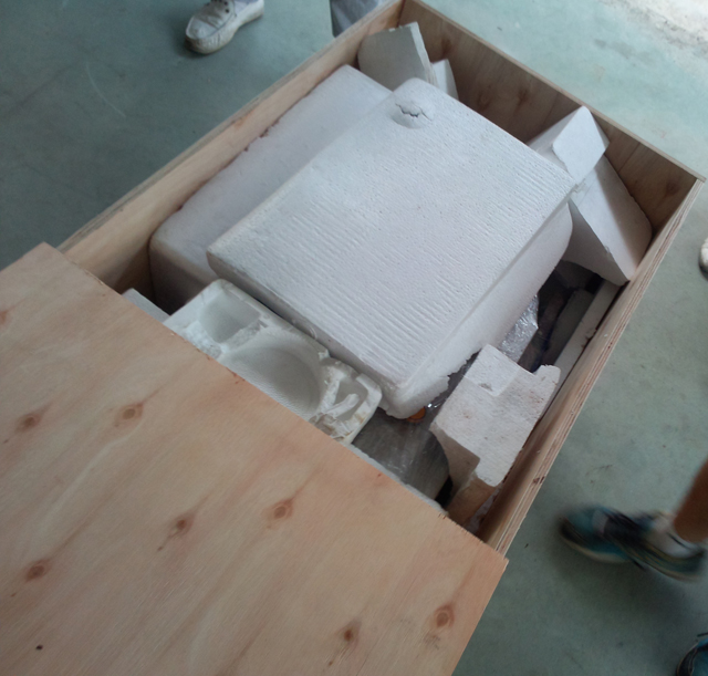 wooden case packaging before ocean shipping ការវេចខ្ចប់សម្រាប់ដាក់ស្លាក machine.jpg