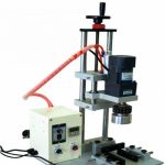 ម៉ាស៊ីនដាក់ធុងប្លាស្ទីក Pneumatic Tabletop ពាក់កណ្តាលស្វ័យប្រវត្តិ