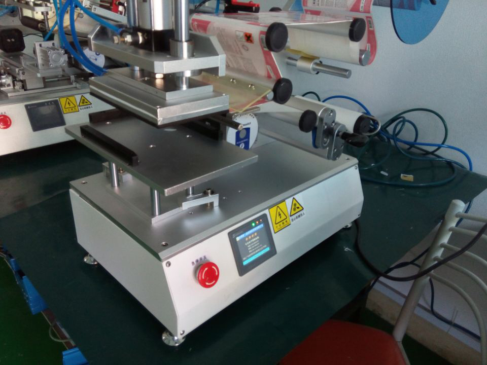 semi automatic labeling machinery ម៉ាស៊ីនដាក់ស្លាកសម្រាប់កាបូប .jpg
