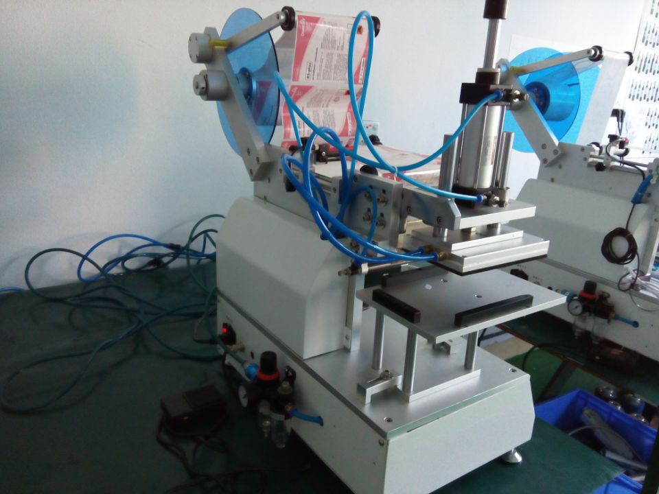 bags labeling machine customized រូបថតខាងក្រោយសម្រាប់កាបូបដាក់ស្លាក machines.jpg