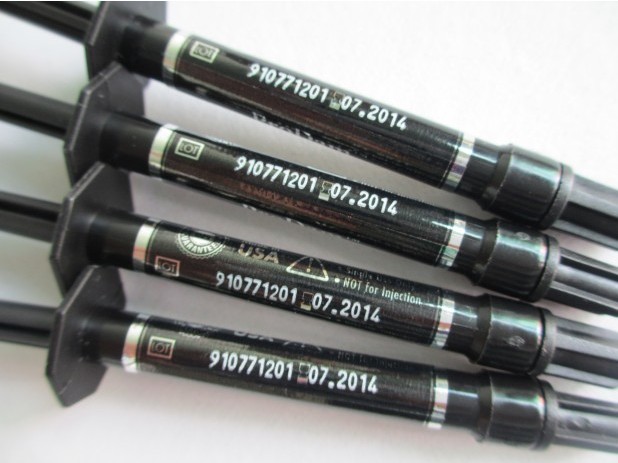 labeling printer machine for syringes ការដាក់ស្លាកសឺរាុំង printing.jpg