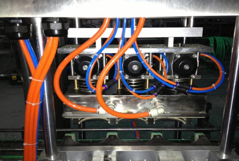 vacuum capper linear ម៉ាស៊ីនបូមធូលី ក្បាលផ្នែកបិទ shot.jpg